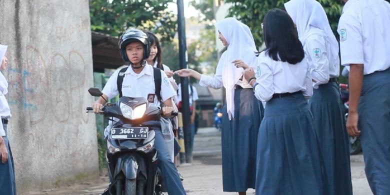 Pelajar Daerah Terpencil Masih Dibolehkan Bawa Motor ke Sekolah
