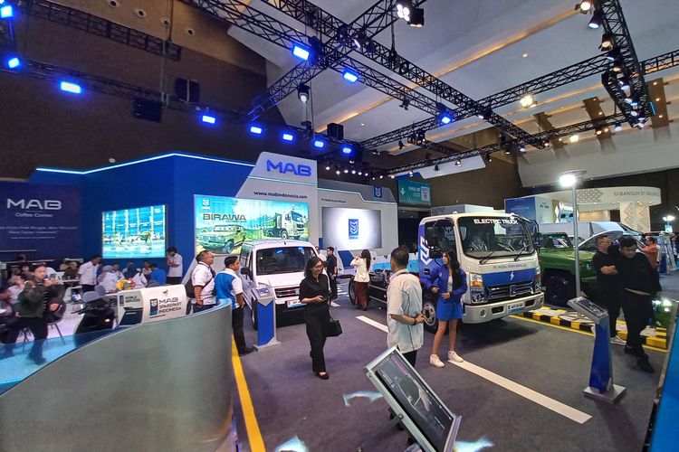 PEVC 2025 Digelar di Bali, Hadirkan Mobil Terbang dan Robot Humanoid
