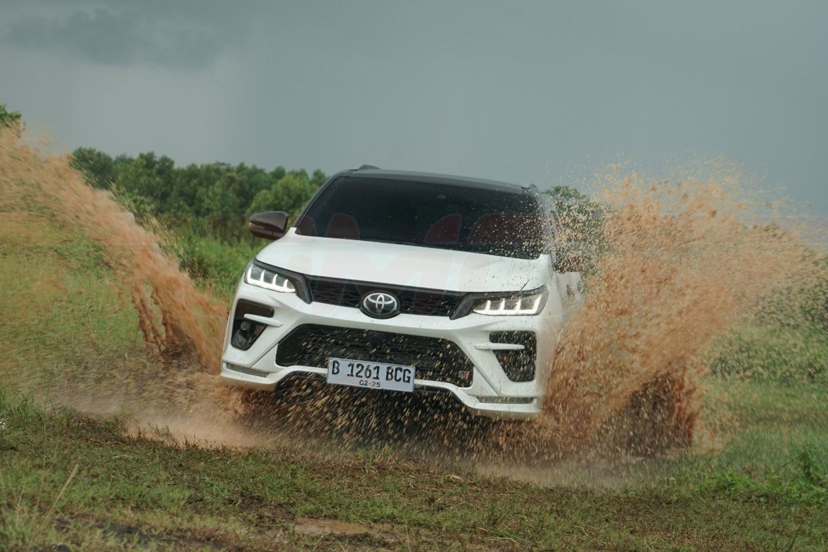 Toyota, Toyota Fortuner, Biaya Perawatan Toyota Fortuner GR Sport 4x4 sampai 100.000 Km