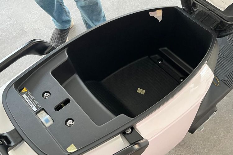 Tips Aman Tinggalkan Motor Listrik Saat Mudik Lebaran