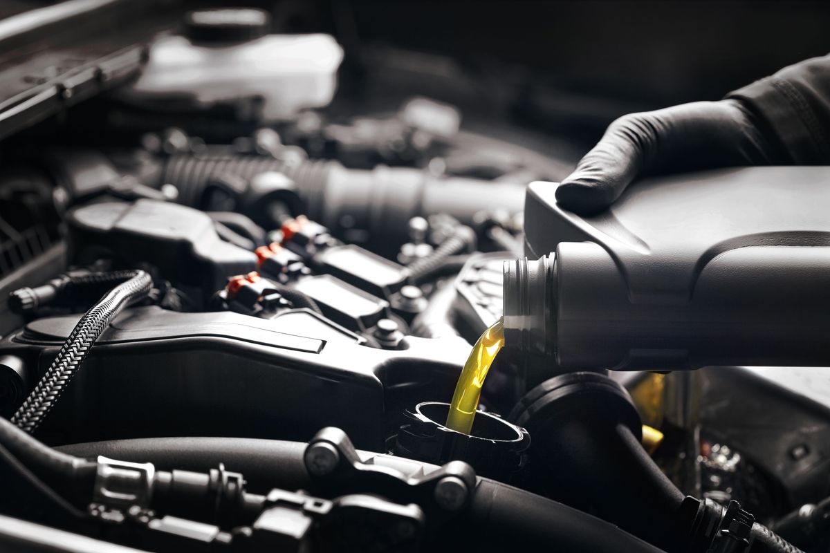 Bengkel Spesialis Ini Ungkap Merek Pelumas yang Sering Dipalsukan