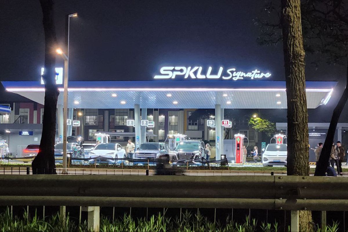 Menunggu Charging EV Lebih Nyaman, SPKLU Jadi Titik Singgah