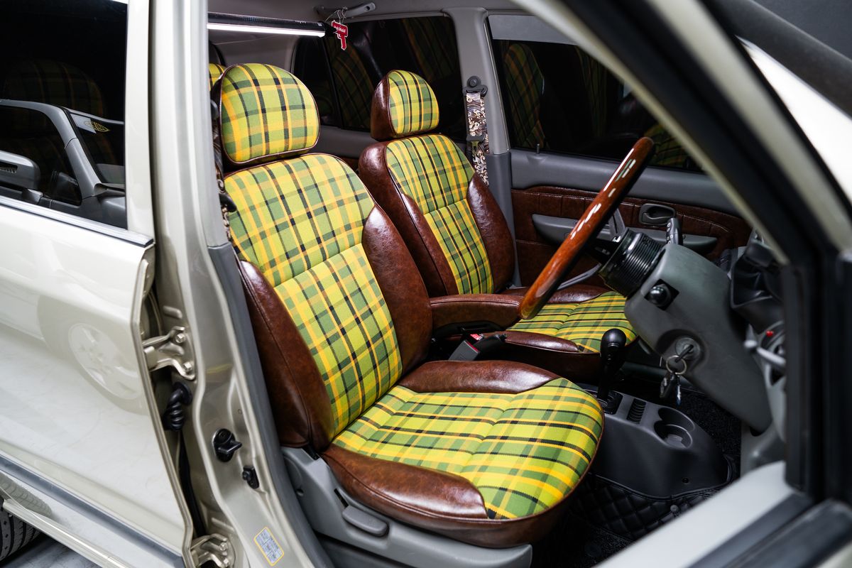Tampilan Vintage: Tren Jok Fabric di Dunia Otomotif 2025
