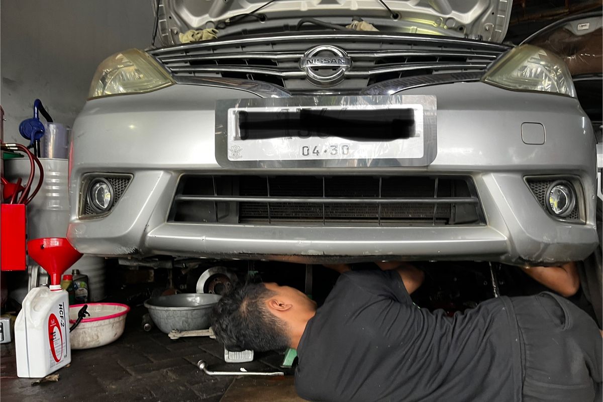 Jangan Asal Kuras, Ini Bedanya Flushing dan Ganti Oli Transmisi Matik