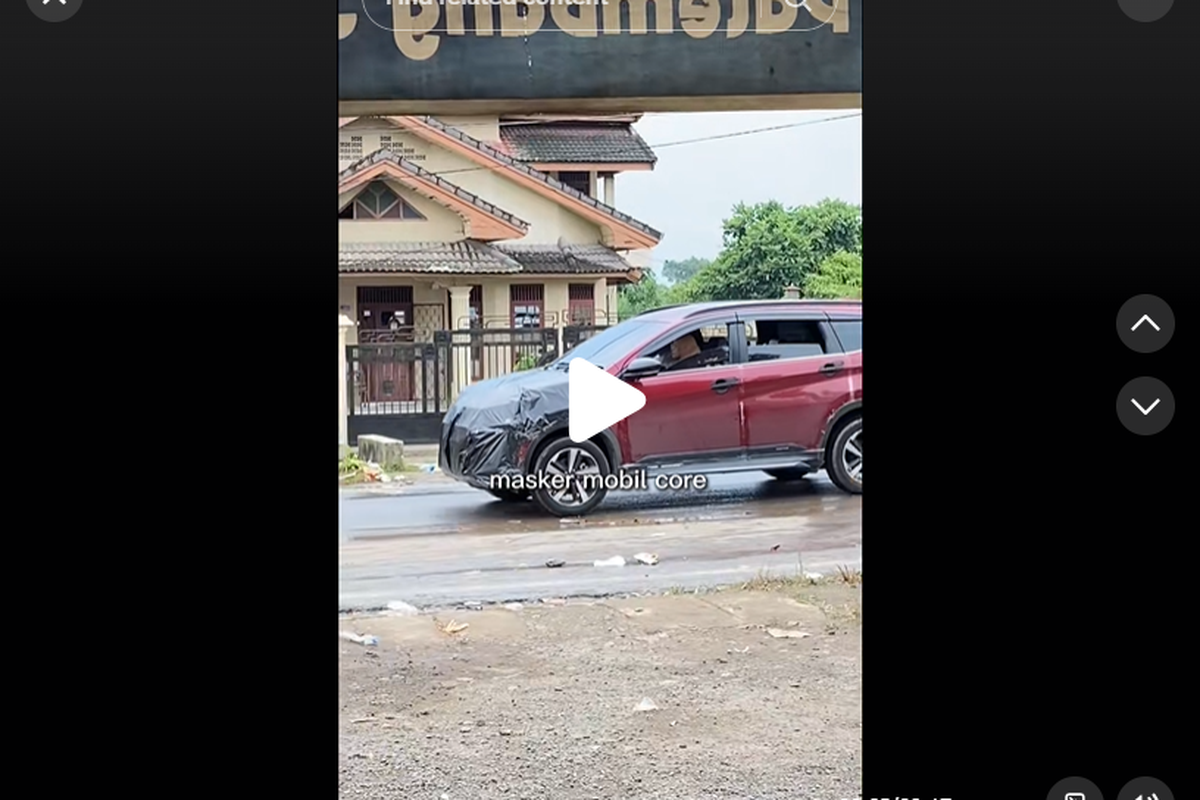 Viral, Video Mobil Pakai Masker Plastik di Depan Saat Terobos Banjir