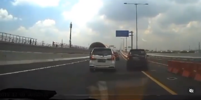 Bahaya Putar Balik Sembarangan: Aturan, Denda, dan Keselamatan