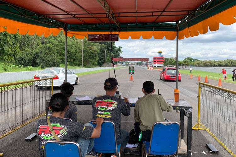 Viral Video Drag Race Kotamobagu, Mobil Hilang Kendali Tabrak Penonton