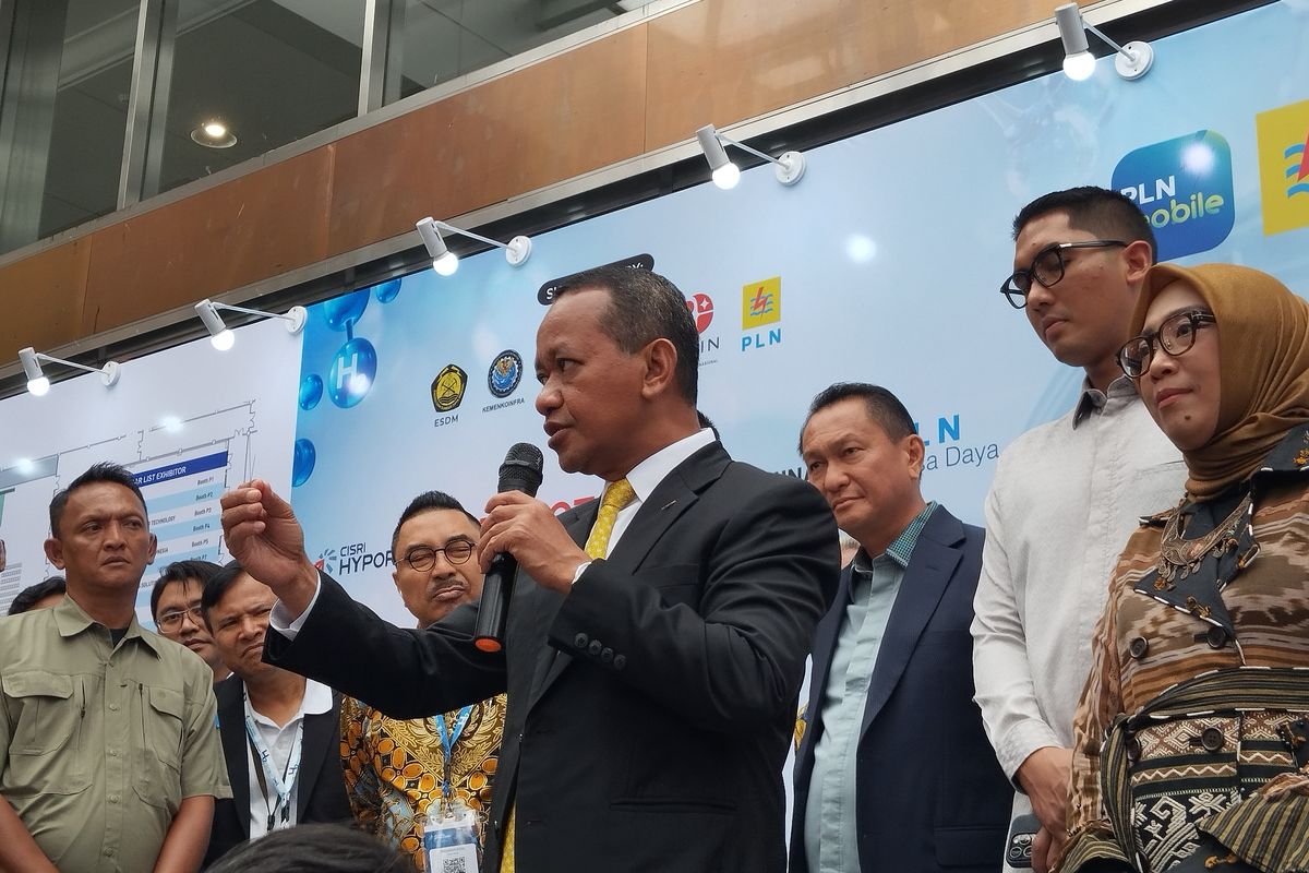 Menteri Bahlil Bahas Insentif Mobil Hidrogen untuk Kurangi Emisi CO2