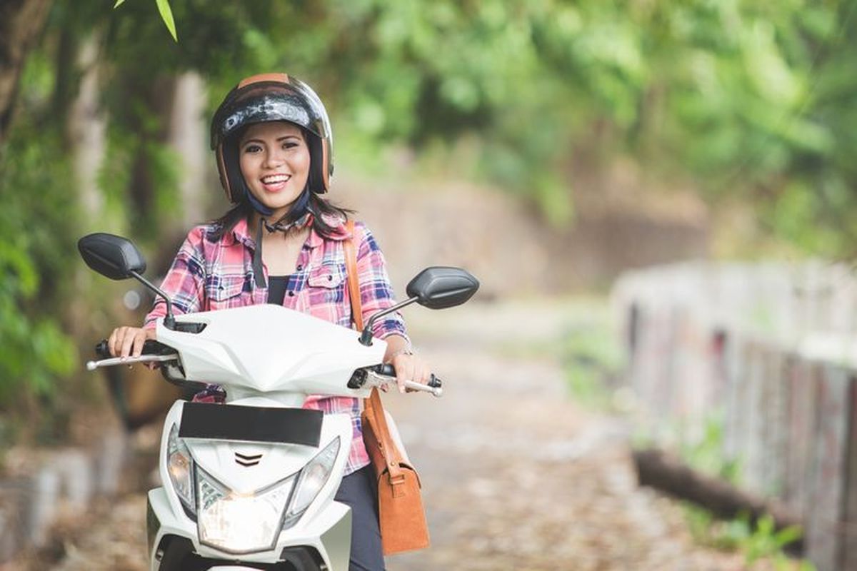 Video Pengendara Motor Wanita Nyaris Jadi Korban Modus Debt Collector