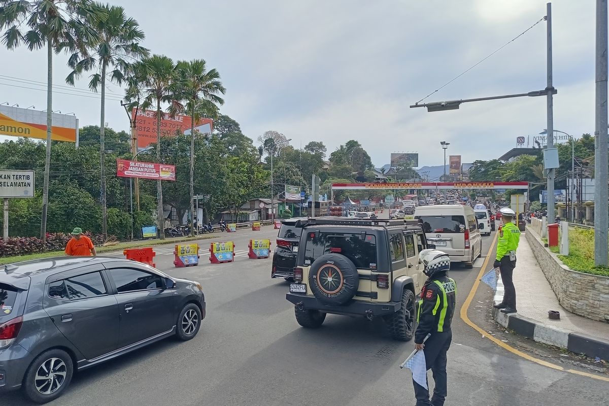 Update Lalu Lintas Puncak Bogor, Padat dan Proses One Way ke Bawah