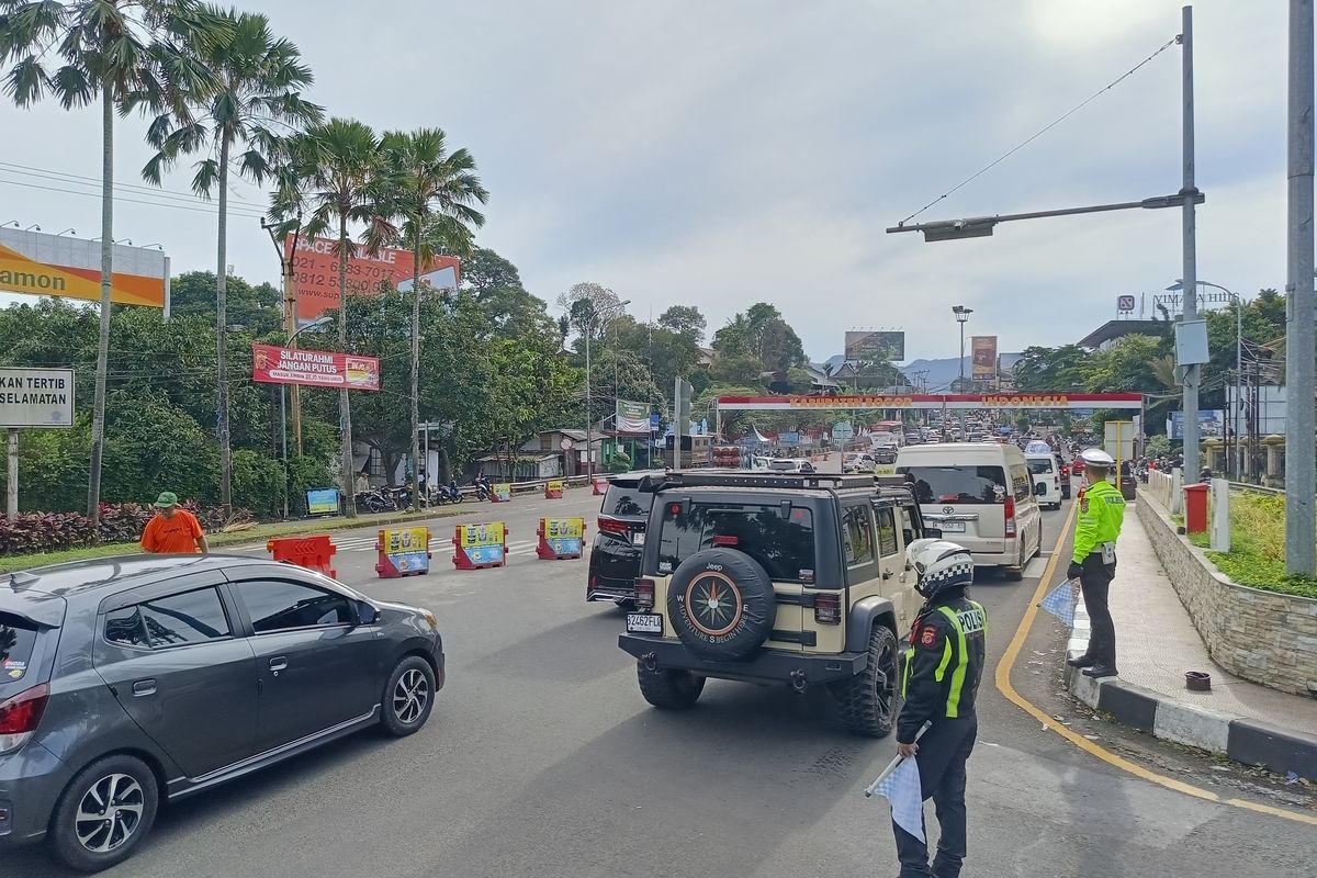 Update Lalu Lintas Puncak Bogor, Padat dan Proses One Way ke Bawah