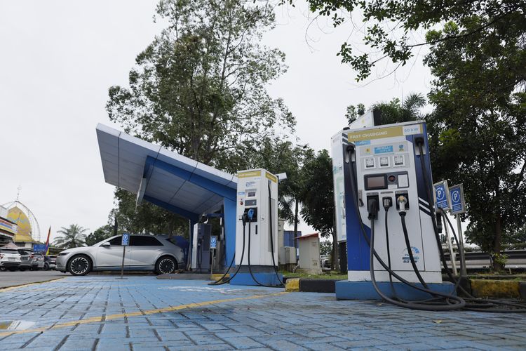 Kebiasaan Buruk Pengemudi Mobil Listrik Saat di Perjalanan Mudik