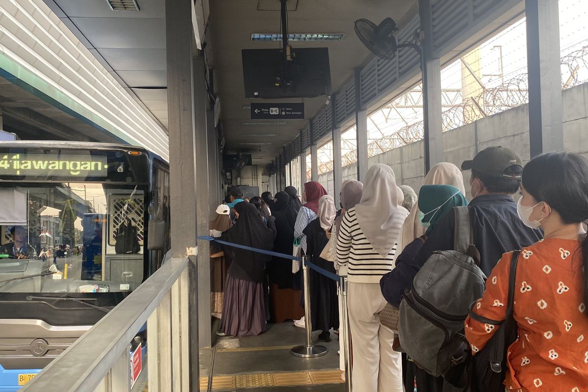 Video Bus TransJakarta Jalan Pelan di Tol, Ini Penjelasan Pihak TJ