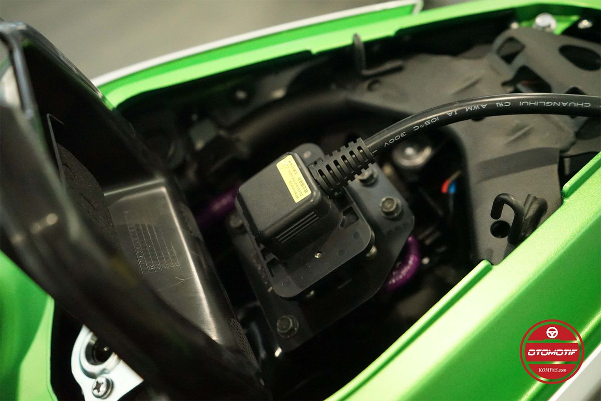 Cara Merawat Charger Motor Listrik, Biar Tidak Cepat Panas