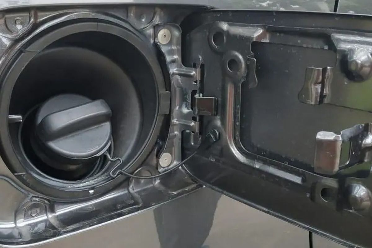 Bahaya Membiarkan Tangki BBM Mobil Sering Kosong