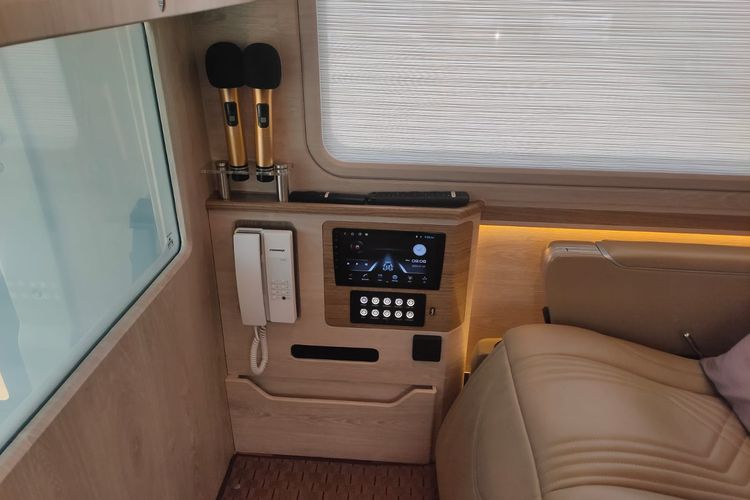 Karaoke Jadi Fasilitas Andalan Bus Pariwisata White Horse