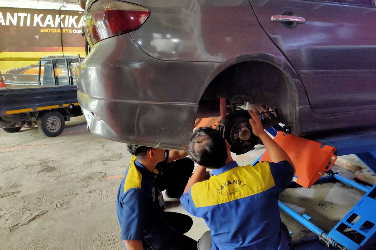 Mobil Taksi Online Rentan Masalah Kaki-Kaki, Ini Sebabnya