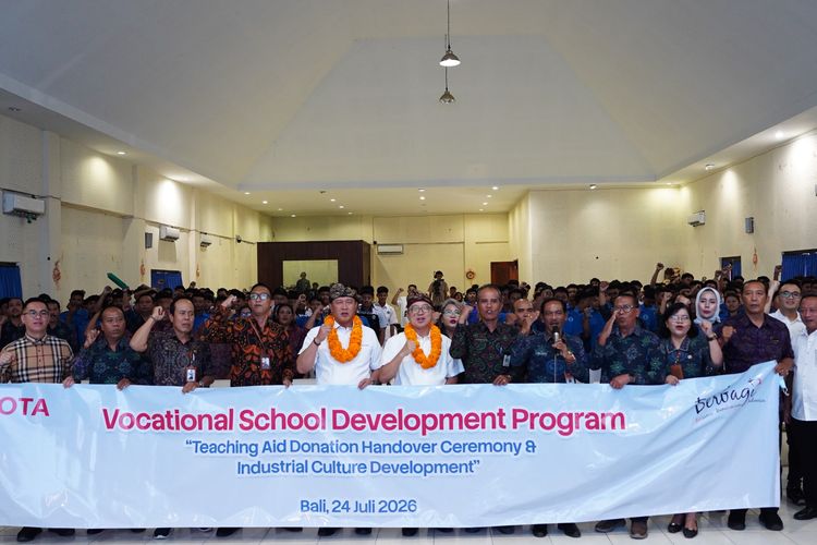 TMMIN Donasikan Mesin Kendaraan ke Dua SMK di Bali
