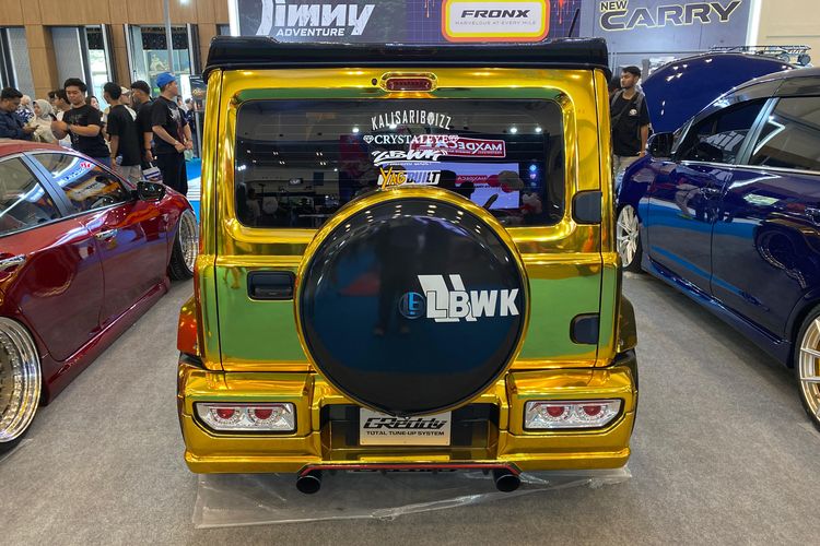 Modifikasi Nyentrik Suzuki Jimny Pakai Bodykit Liberty Walk