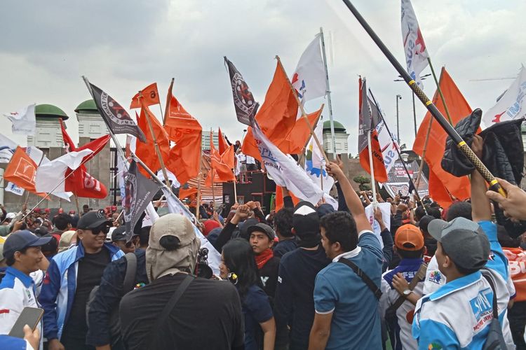 Demo Buruh di Gedung DPR, Akses Keluar Tol Dalam Kota Ditutup Sementara