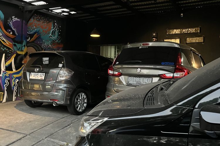 Harga Mobil Listrik Bekas Turun, Mobil Konvensional Tetap Stabil