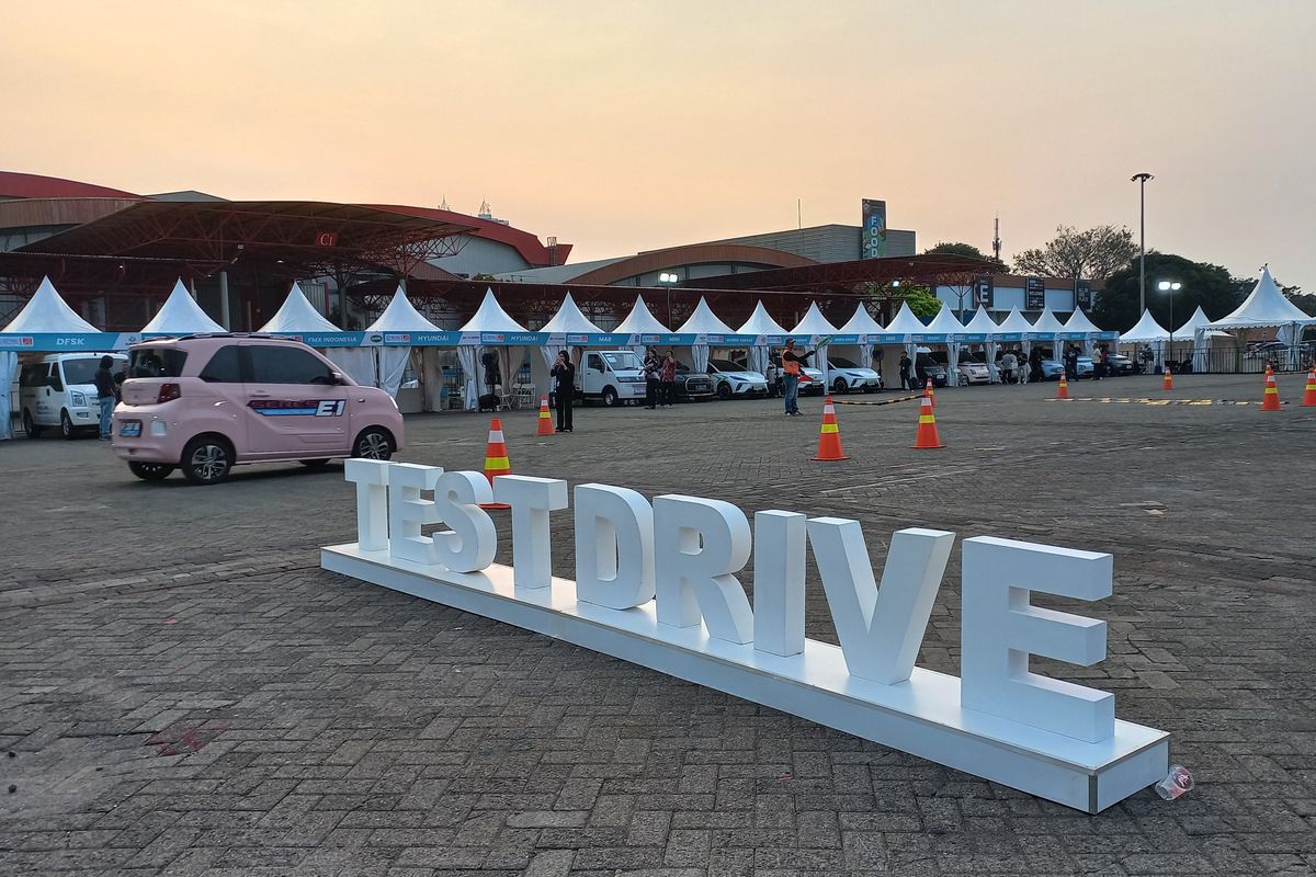 Intip Deretan Mobil Listrik yang Bisa Dites di PEVS 2025