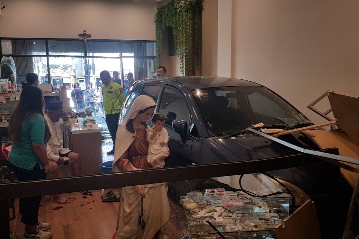 Kecelakaan Mobil di Malang: Lansia Salah Injak Gas
