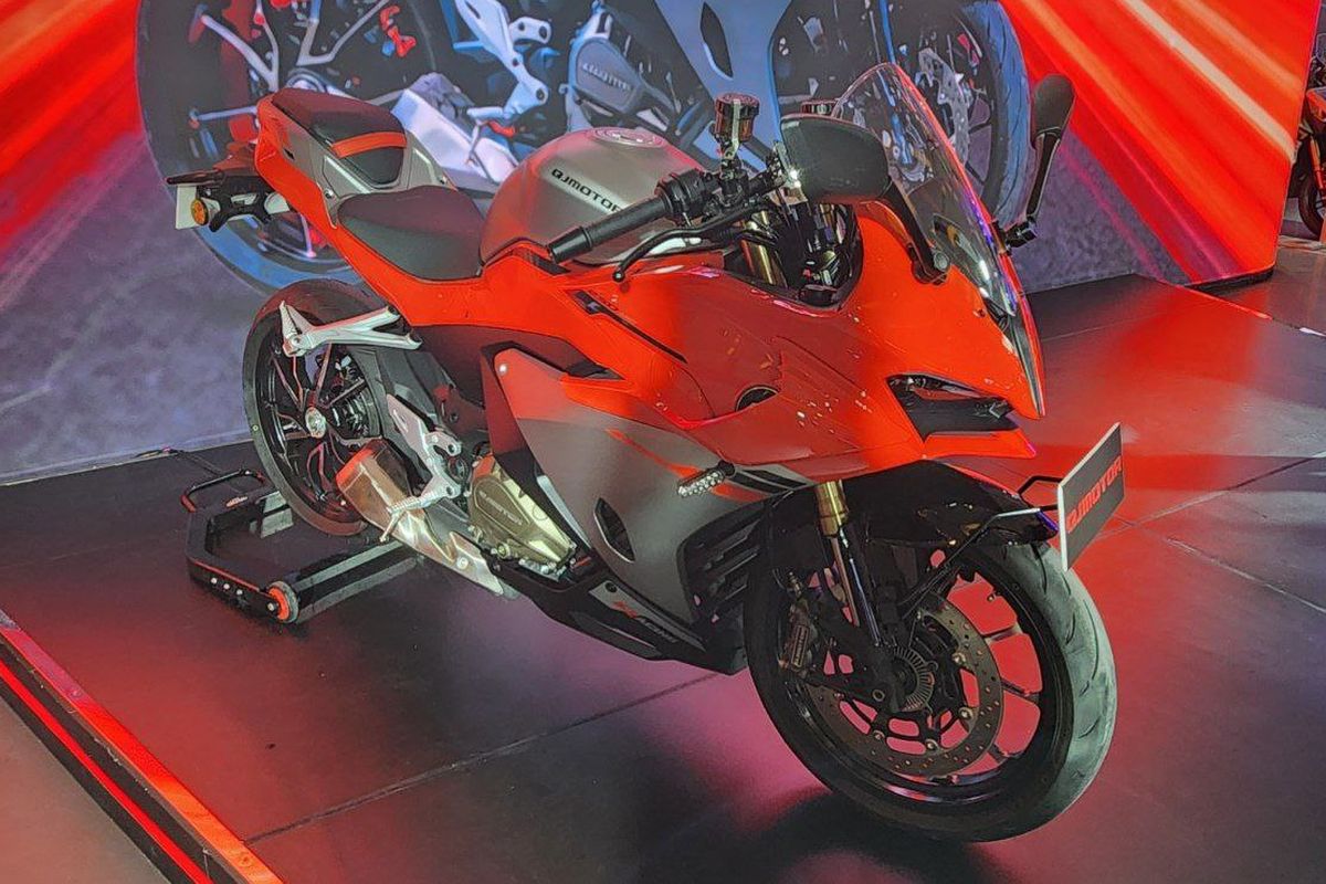 Perbandingan QJMotor SRK 250 RA dan Kawasaki Ninja 250