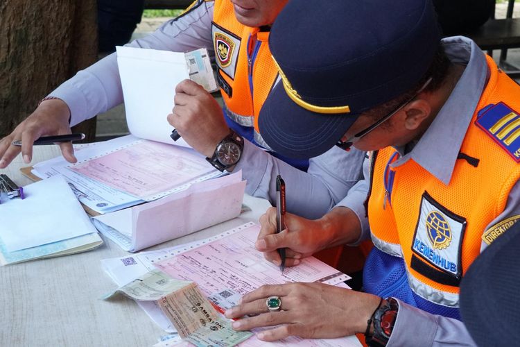 21 Bus Langgar Aturan, dari Dokumen Palsu hingga Tak Laik Jalan