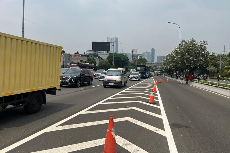 Update Demo: Akses Keluar Slipi Tol Dalam Kota Ditutup Situasional