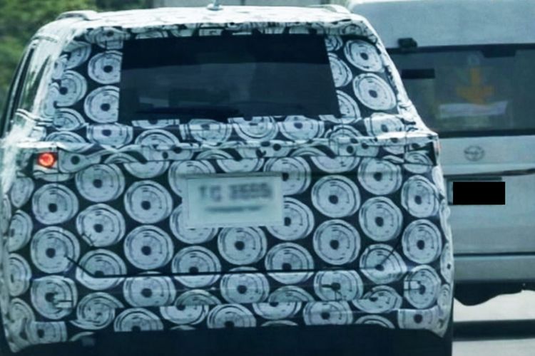 Toyota Fortuner Terbaru Tertangkap Sedang Uji Jalan di Thailand