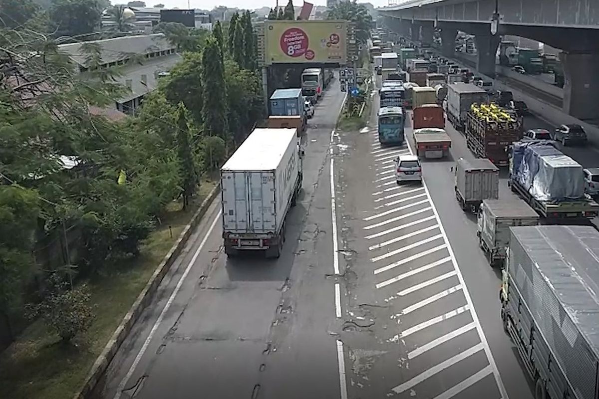 Jalan di Lajur Kanan Tol, Sopir Pikap Overload Tak Terima Ditilang