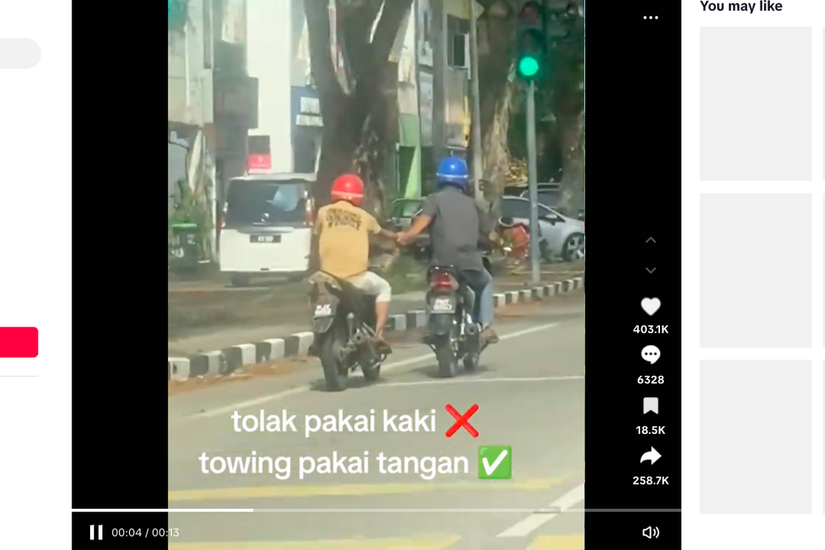 Video Viral Derek Motor Gandengan Tangan