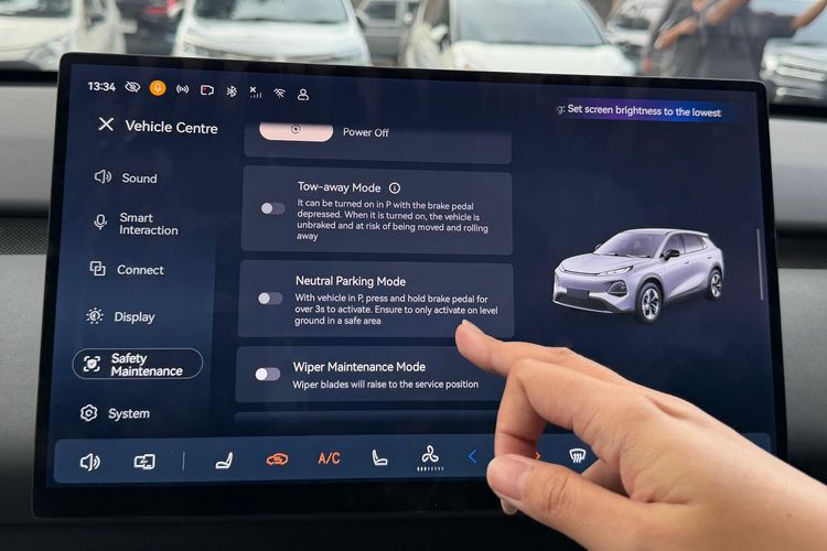 Mobil Listrik Changan Bisa Parkir Paralel, Begini Caranya