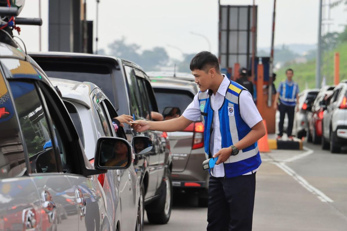 Imlek, Lalu Lintas Keluar-Masuk Jabotabek Tembus 1,6 Juta Kendaraan