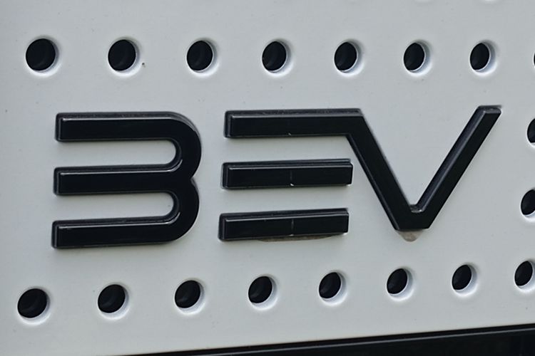 Minim Tombol Fisik, Jaecoo J5 EV Andalkan Head Unit dan Perintah Suara