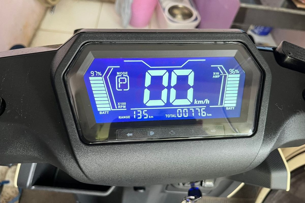 Mitos atau Fakta, Cas Baterai Motor Listrik sampai 100 Persen Bikin Cepat Rusak?