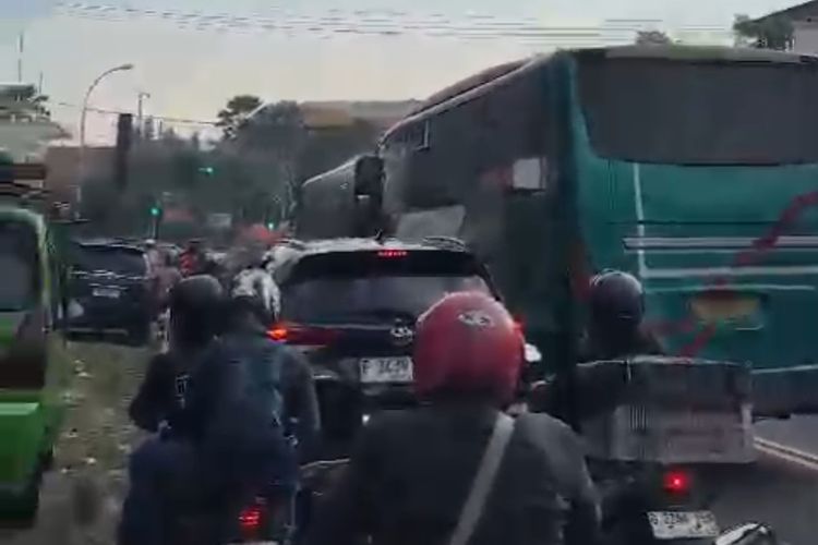Pantauan Langsung Lalu Lintas di Gadog Puncak, Macet dan Gage