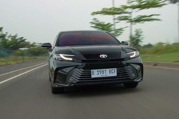 Tes Jalan Teknologi Hybrid dan Mesin Toyota Camry Facelift 2025