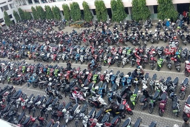 Pramono Akan Naikkan Tarif Parkir di Jakarta