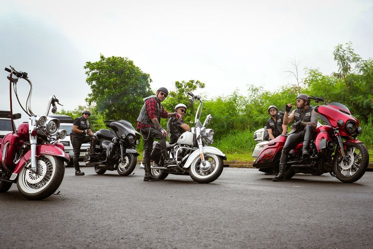 Naik Moge di Jalan Macet, Ini Kunci Tetap Aman dan Nyaman