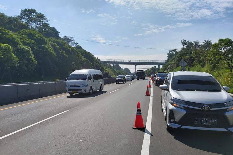 Belajar dari Insiden Toyota Innova, Kenapa Lewat Bahu Jalan Berbahaya?