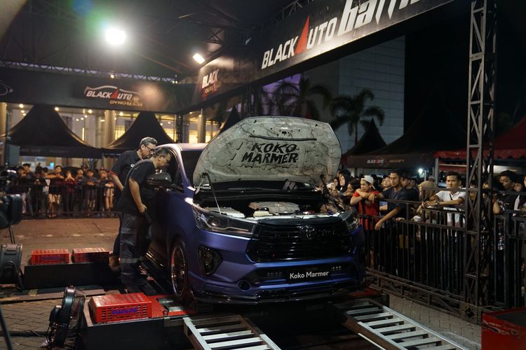 Kontes Modifikasi Mobil di Surabaya Sedot Perhatian Pengunjung