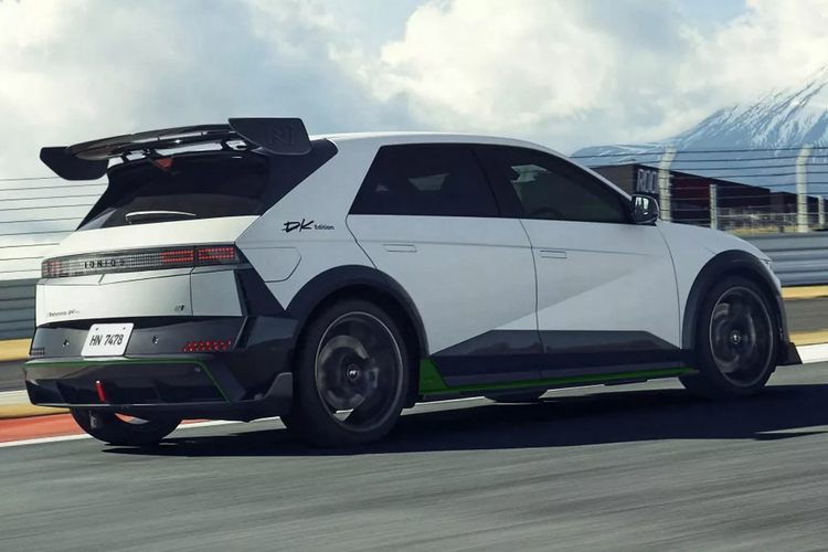 Gaya Berkendara yang Efektif Agar Ban Mobil Listrik Awet