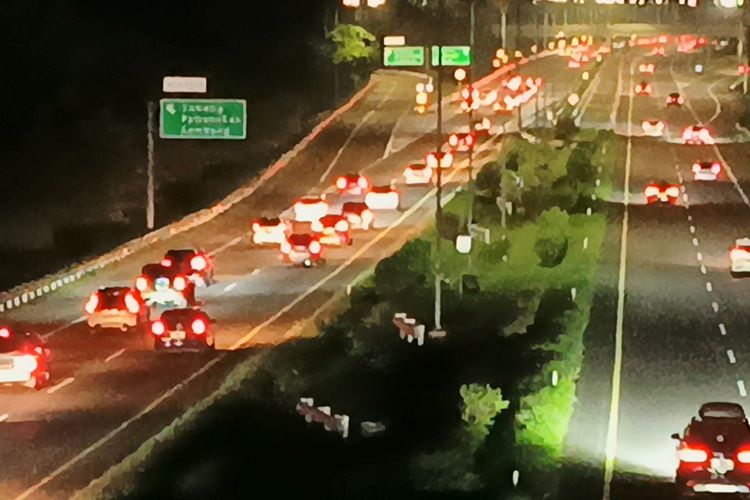 Arus Balik Lebaran: Begini Cara Menghadapi Lane Hogger Tanpa Konflik