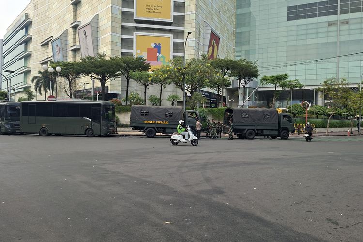 Hindari Kawasan Semanggi, Jalur Menuju Bundaran HI Disekat Akibat Demo