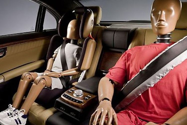 Penting, Sabuk Pengaman Bukan Cuma buat Penumpang Depan