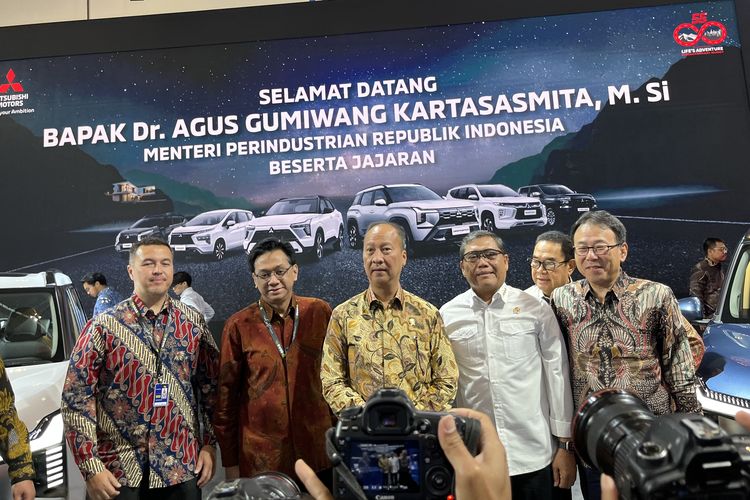 Ini Kata Menteri Agus Gumiwang Saat Duduk di Mitsubishi Destinator