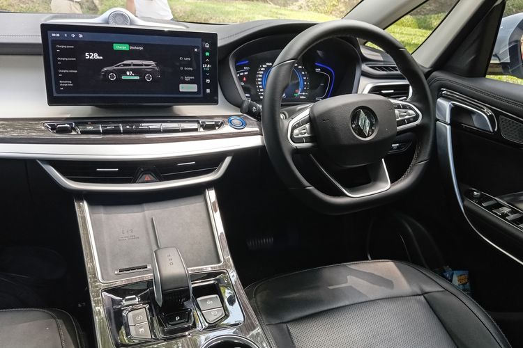 Mengapa Aletra L8 EV Pilih Tombol Fisik di Era Digital?