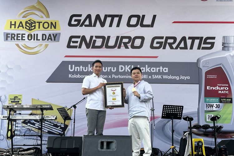 Ganti Oli Massal 2.500 Motor Guru Cetak Rekor MURI